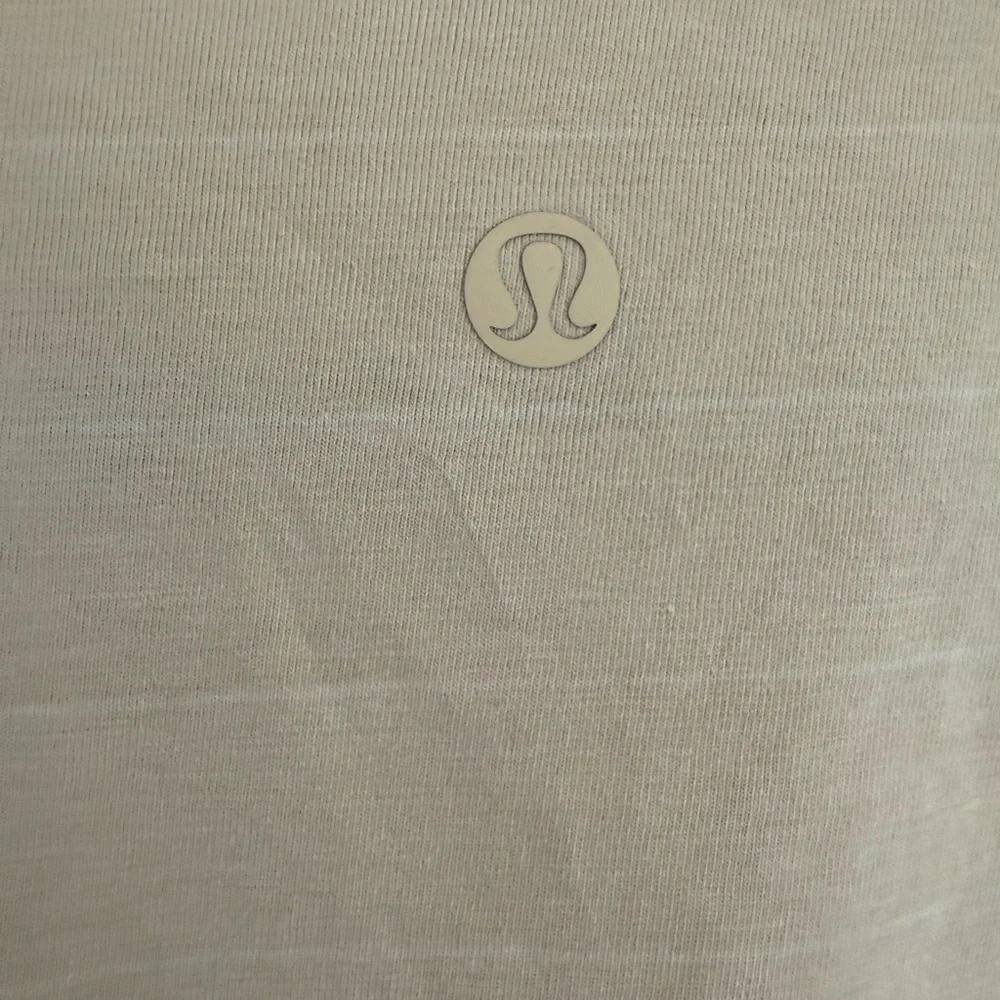 Lululemon basic tee - Picture 3 of 4